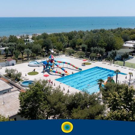 Club Del Sole Stork Family Collection Hotel Giulianova Exterior photo