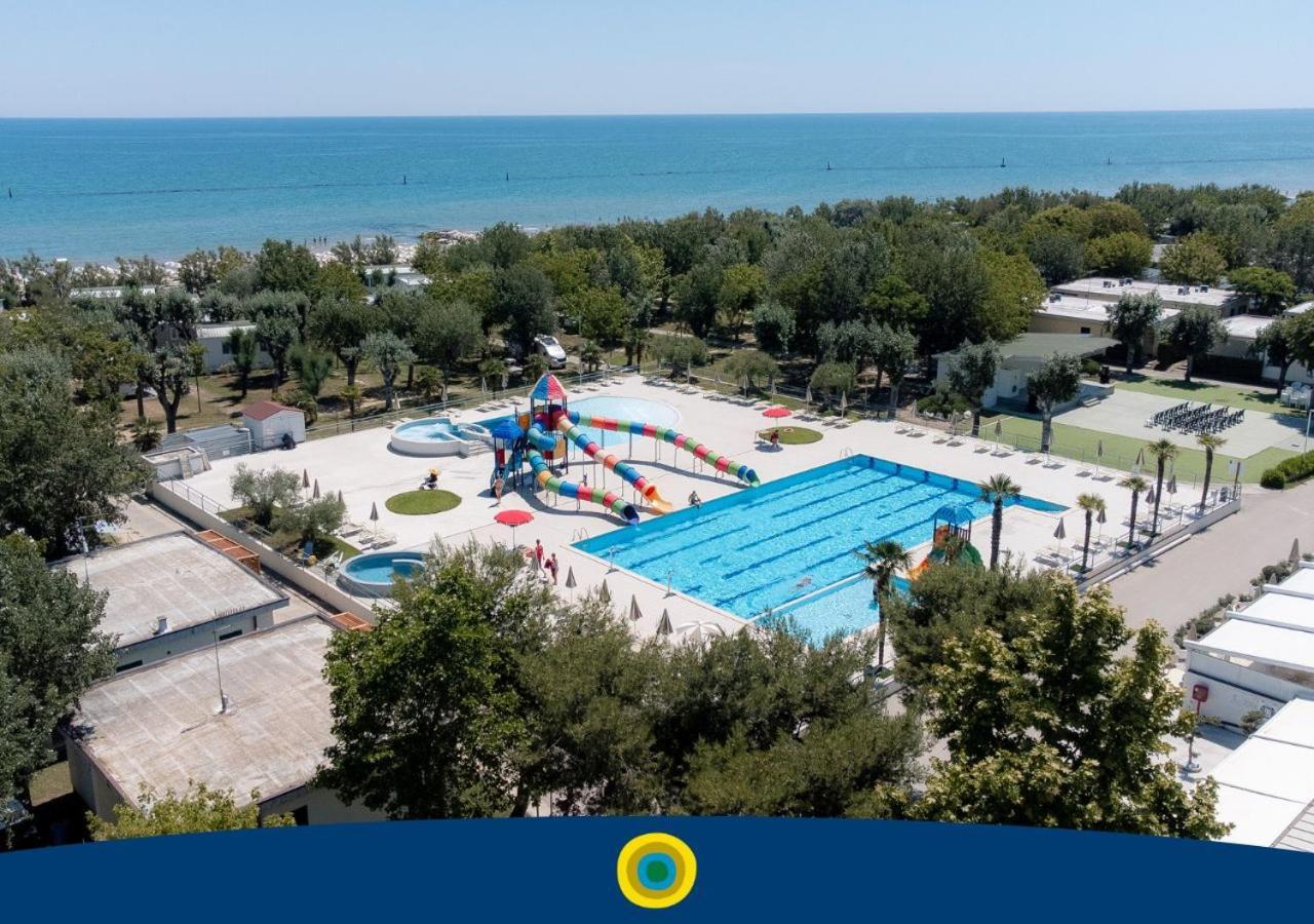 Club Del Sole Stork Family Collection Hotel Giulianova Exterior photo
