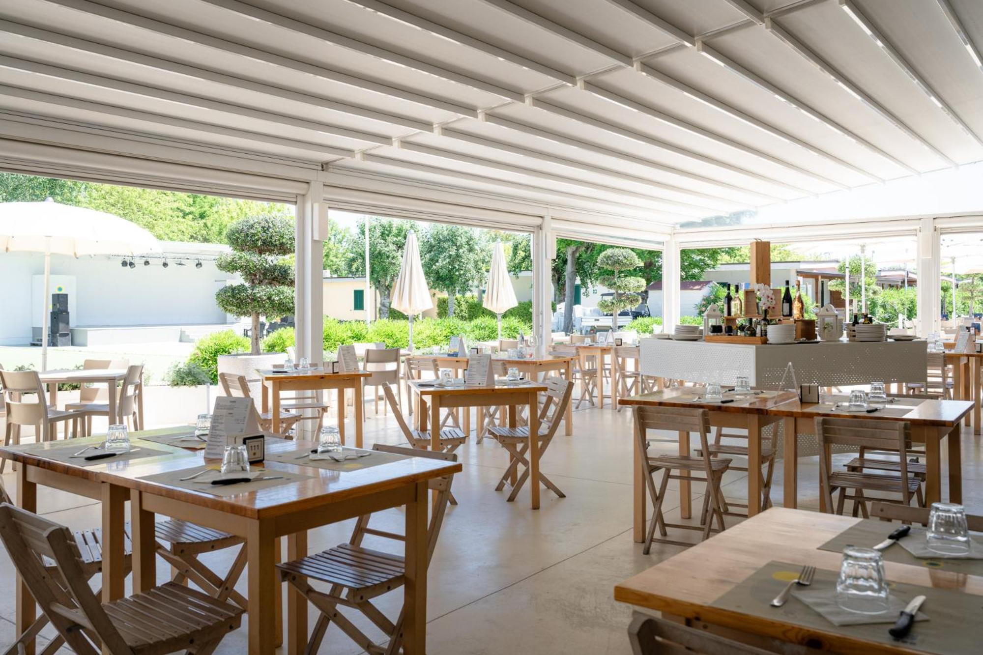 Club Del Sole Stork Family Collection Hotel Giulianova Exterior photo