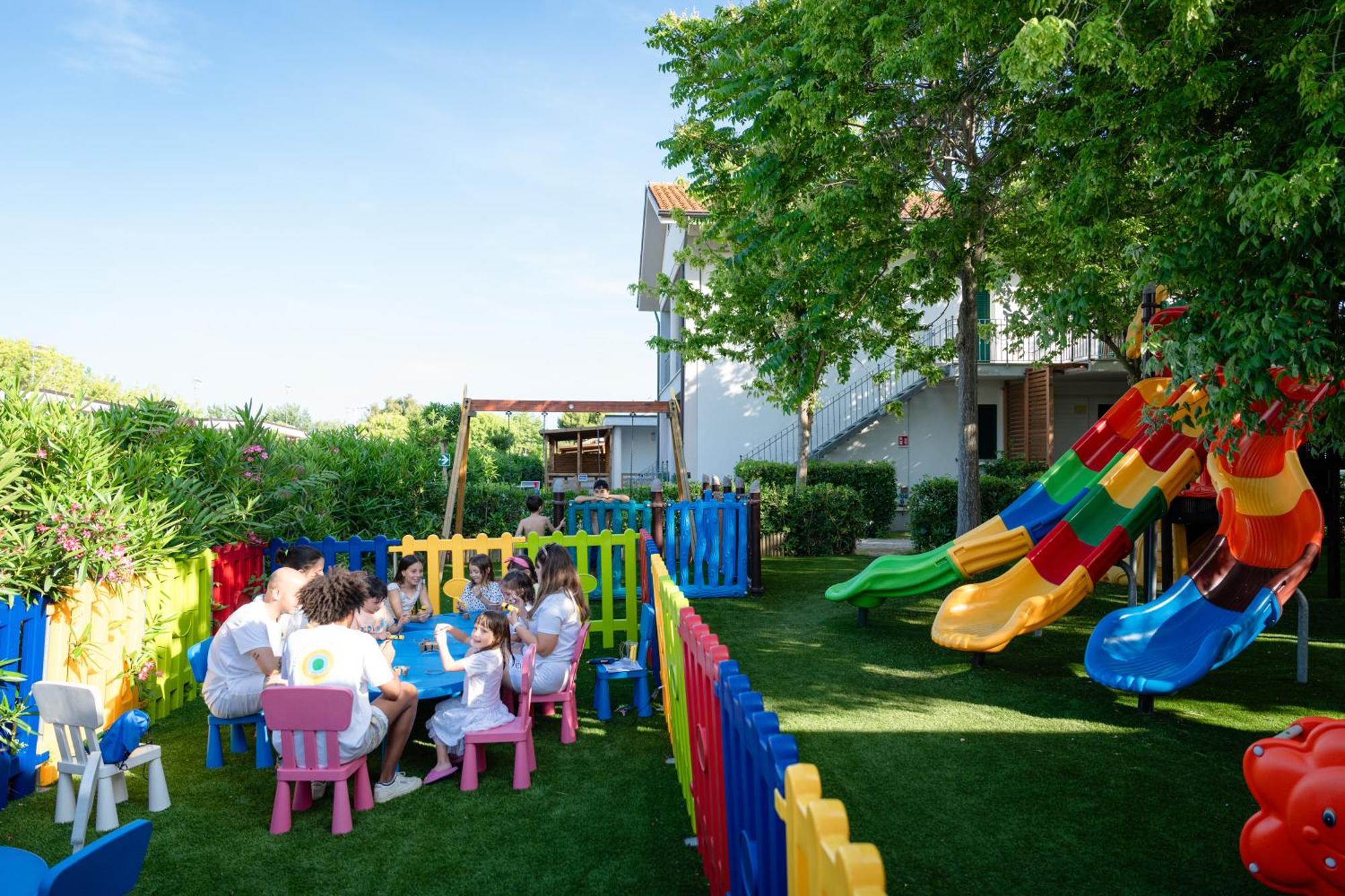 Club Del Sole Stork Family Collection Hotel Giulianova Exterior photo