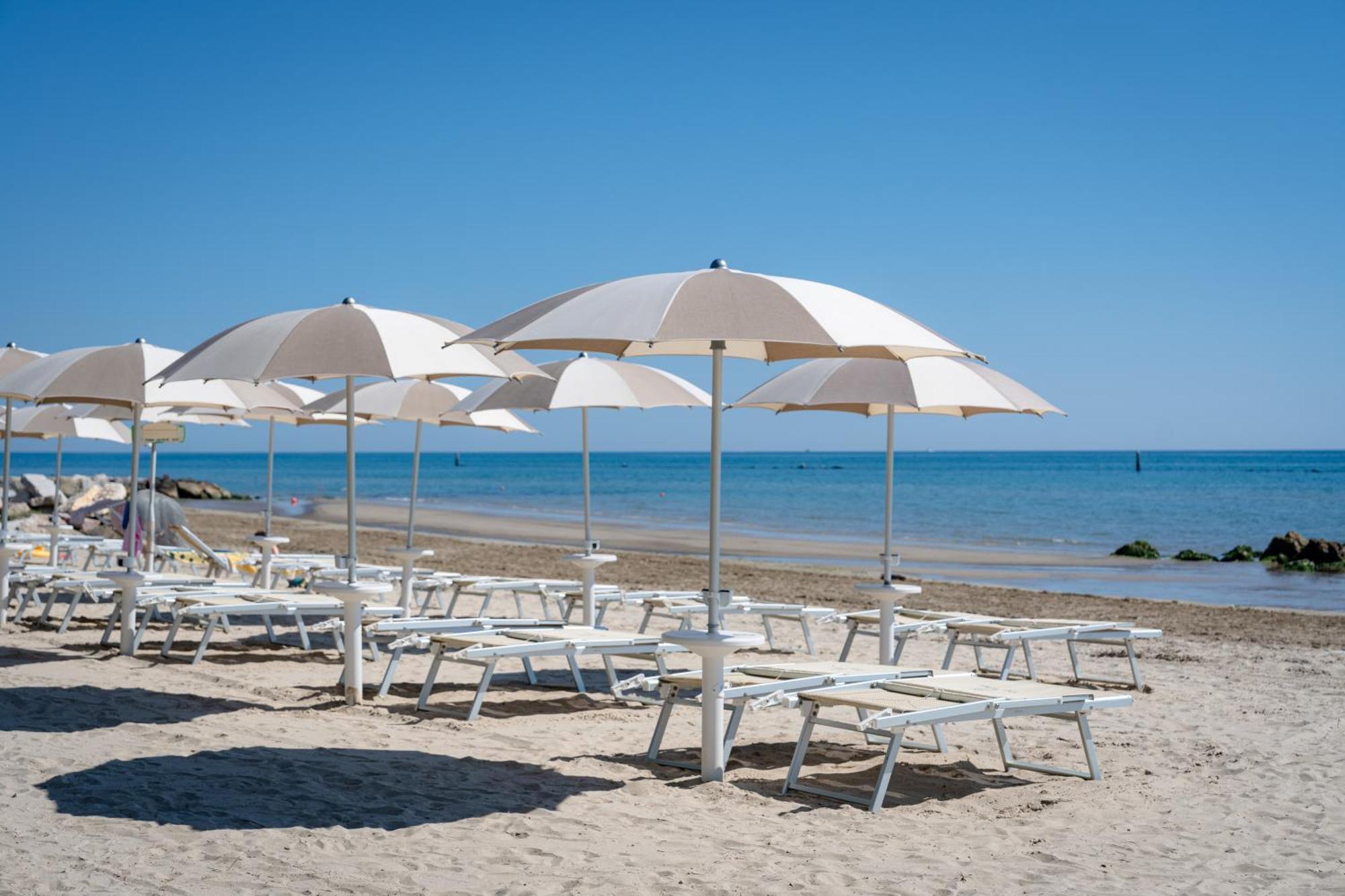 Club Del Sole Stork Family Collection Hotel Giulianova Exterior photo