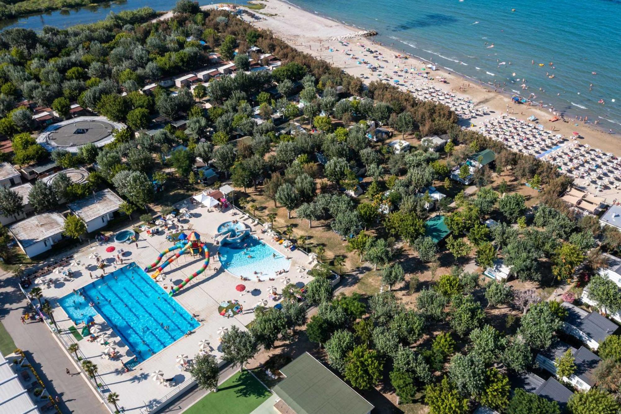 Club Del Sole Stork Family Collection Hotel Giulianova Exterior photo